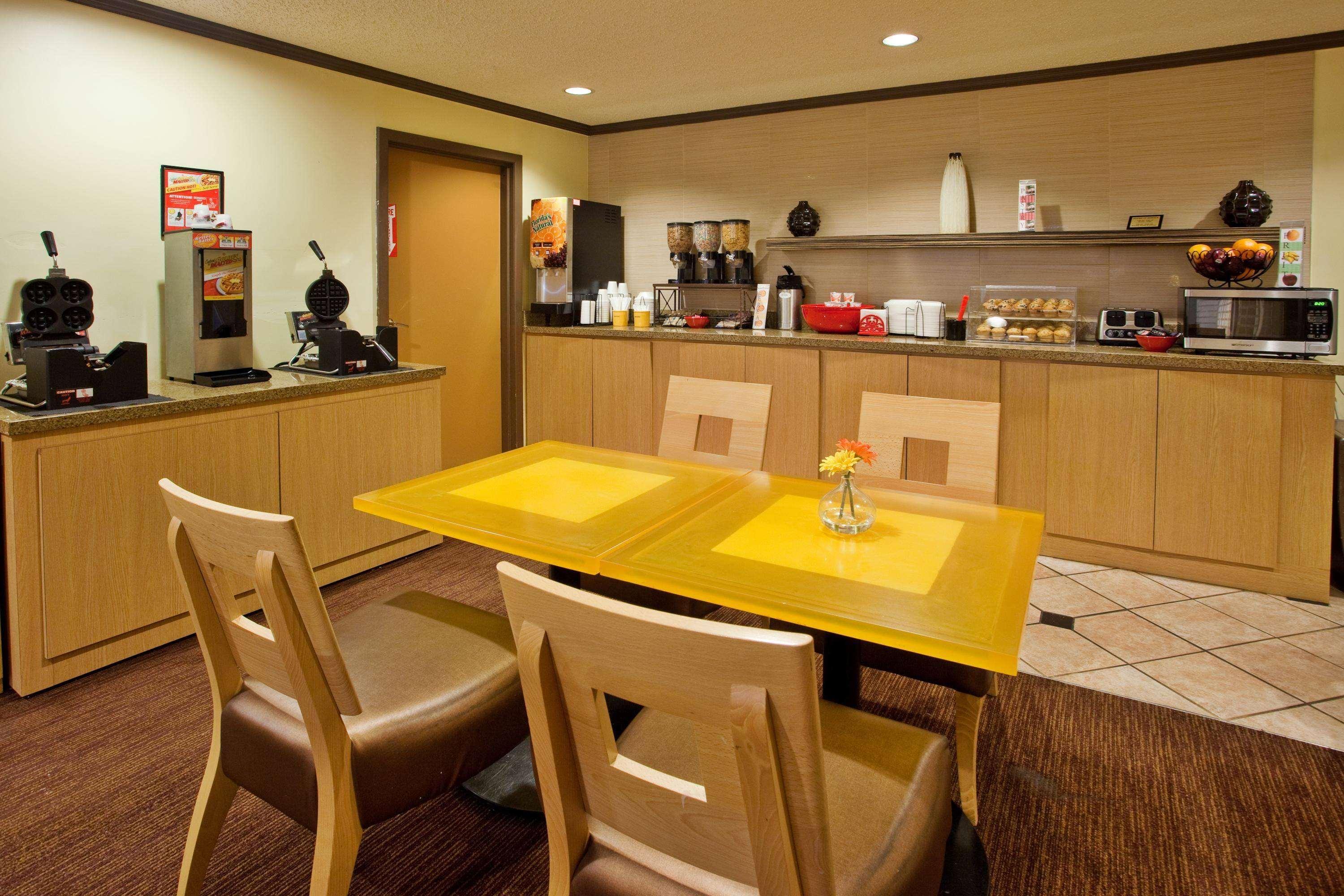 Travelodge By Wyndham Columbus State University Zewnętrze zdjęcie