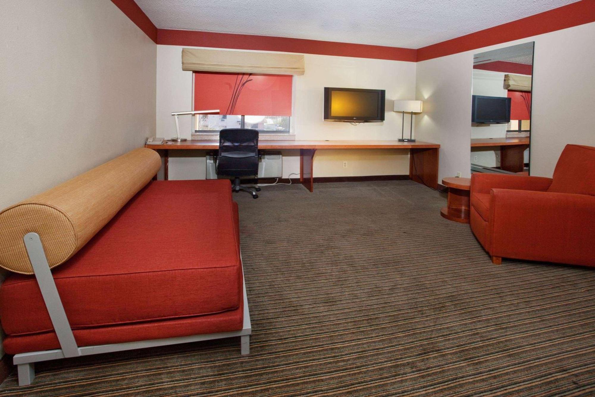 Travelodge By Wyndham Columbus State University Zewnętrze zdjęcie